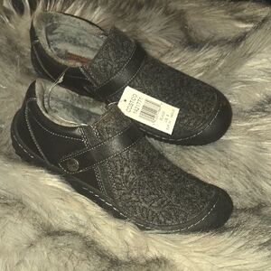 NWT Women's Black and Gray Shoes W Velcro